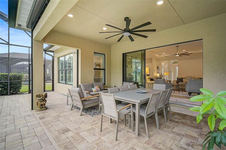 Exterior details and patio area of a home in , Bradenton (Image 19).