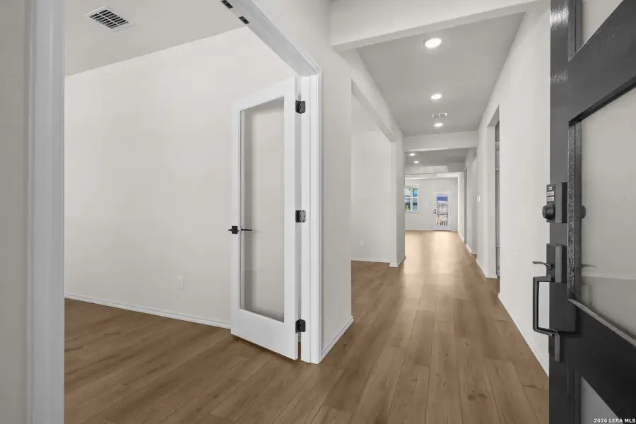 Spacious, unfurnished interior of a new home in Comanche Ridge, San Antonio (Image 22). Spacious, unfurnished interior of a new home in Comanche Ridge, San Antonio (Image 22).