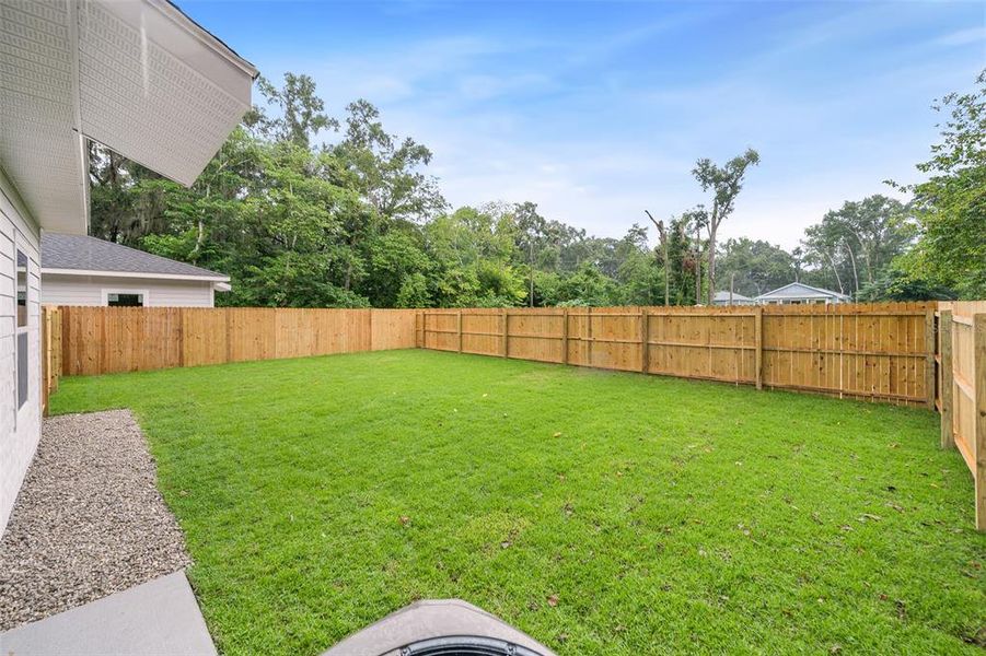 Exterior details and patio area of a home in , High Springs (Image 17).