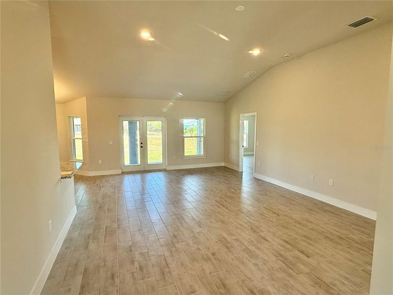 Spacious, unfurnished interior of a new home in South Gulf Cove, Port Charlotte (Image 21).