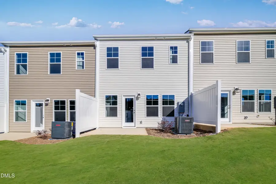 SUN_LawsonTownes_Pic_Cameron_Back_1of2