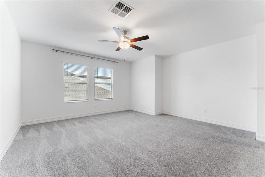 Spacious, unfurnished interior of a new home in , Lutz (Image 13).