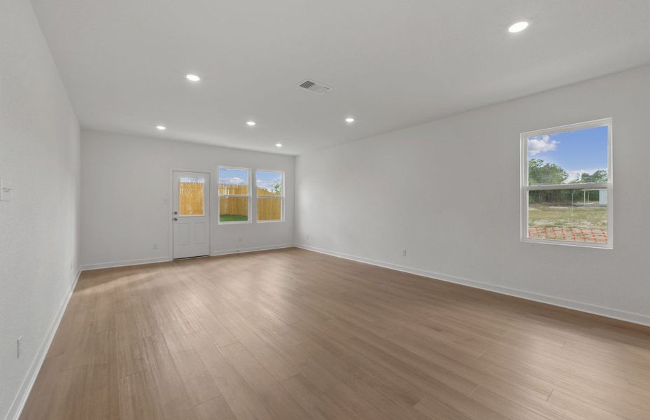 Spacious, unfurnished interior of a new home in County View, Temple (Image 21).