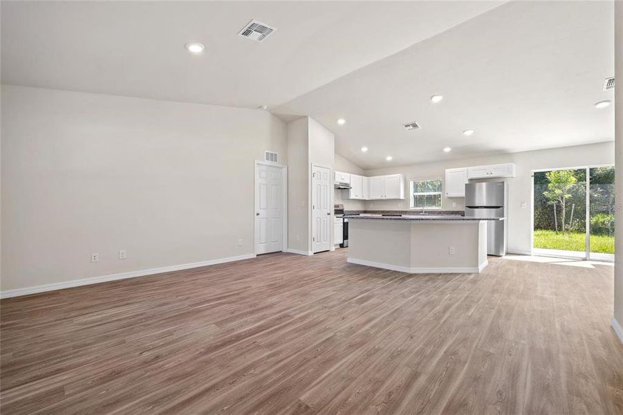 Spacious, unfurnished interior of a new home in , Port Charlotte (Image 11).