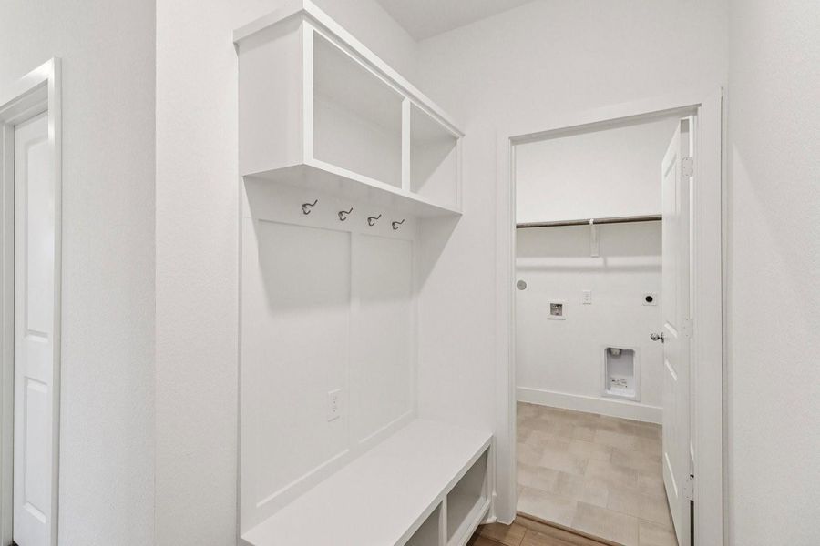 21514 Berry Crest Ln Drop Zone + Laundry