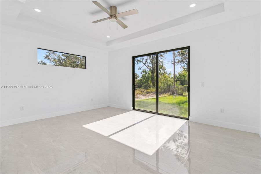 Spacious, unfurnished interior of a new home in , Lehigh Acres (Image 18).