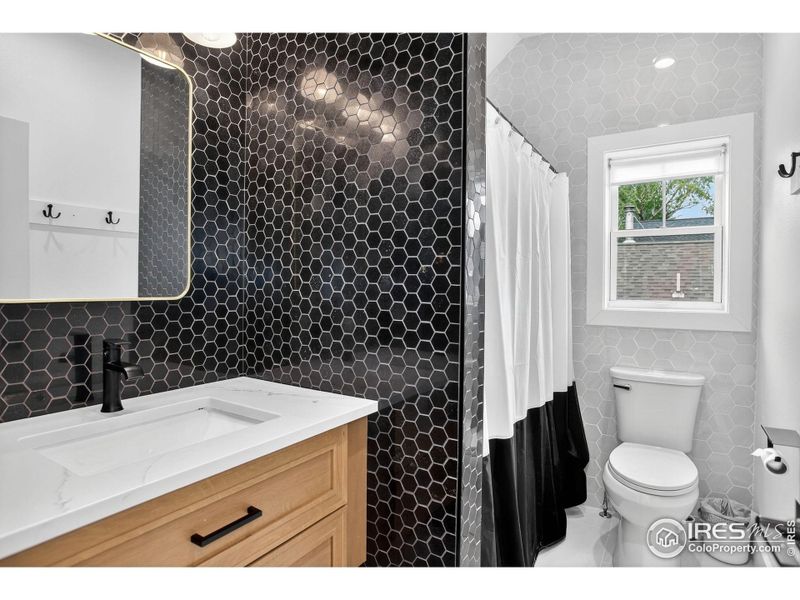 Full bathroom located on second floor. Full bathroom located on second floor.