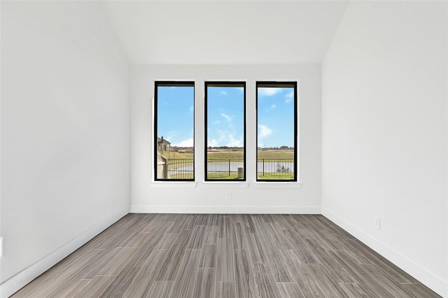 Spacious, unfurnished interior of a new home in Cross Creek West, Fulshear (Image 28).