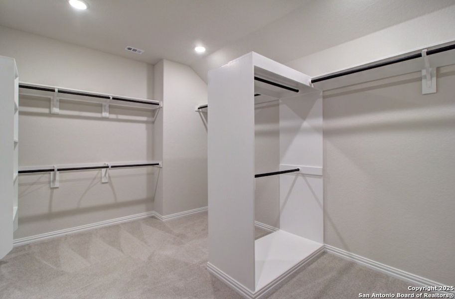 Spacious, unfurnished interior of a new home in Dauer Ranch, New Braunfels (Image 10). Spacious, unfurnished interior of a new home in Dauer Ranch, New Braunfels (Image 10).