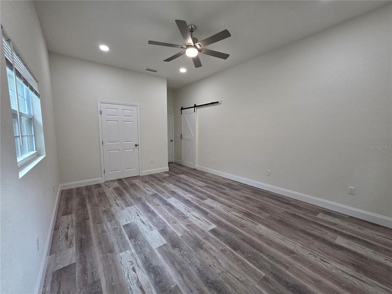 Spacious, unfurnished interior of a new home in , Gainesville (Image 9).