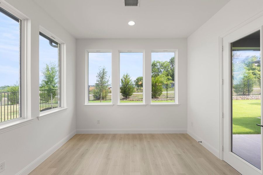Spacious, unfurnished interior of a new home in Nelson Lake Estates, Rockwall (Image 16). Spacious, unfurnished interior of a new home in Nelson Lake Estates, Rockwall (Image 16).
