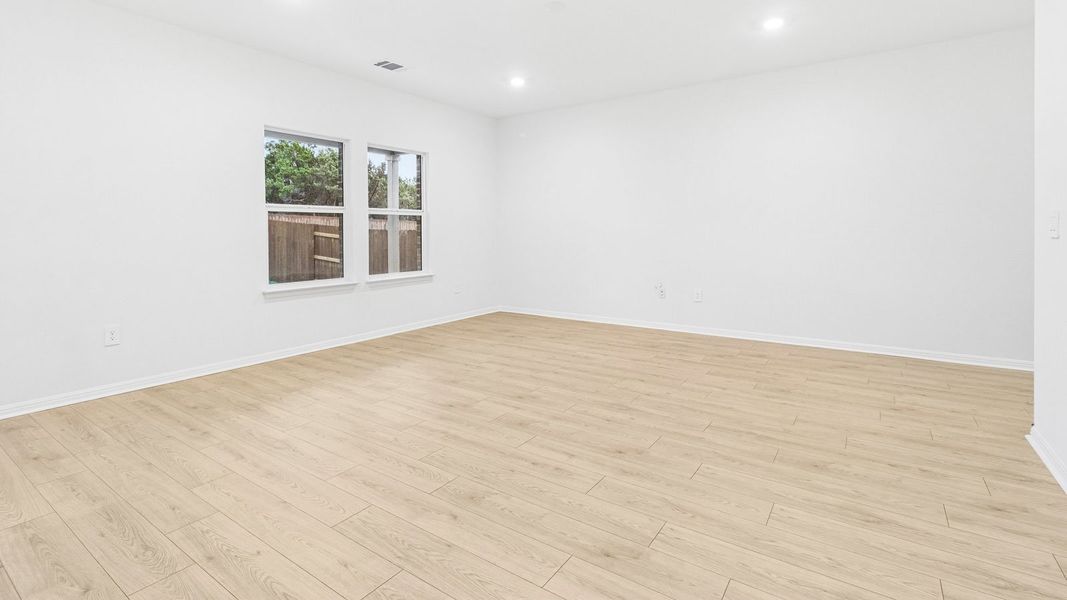 Spacious, unfurnished interior of a new home in Bar W Ranch, Leander (Image 16).
