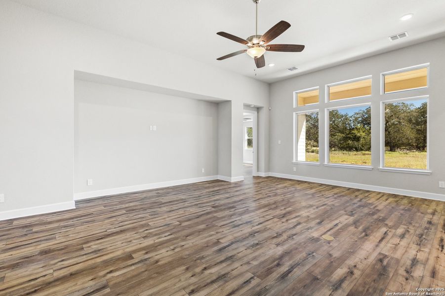 Spacious, unfurnished interior of a new home in Pradera Ridge, Floresville (Image 28). Spacious, unfurnished interior of a new home in Pradera Ridge, Floresville (Image 28).
