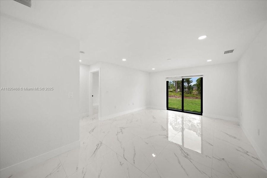 Spacious, unfurnished interior of a new home in , Lehigh Acres (Image 17).