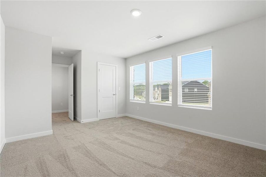 Spacious, unfurnished interior of a new home in Creekbend Overlook, South Fulton (Image 21).