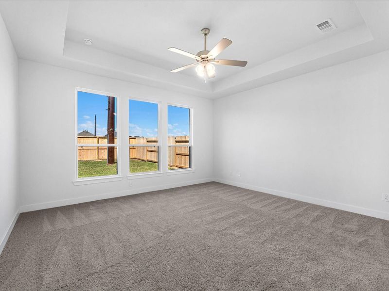 Spacious, unfurnished interior of a new home in Sienna, Missouri City (Image 11).