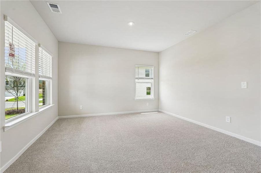 Spacious, unfurnished interior of a new home in Northwoods at Mirror Lake, Villa Rica (Image 44).