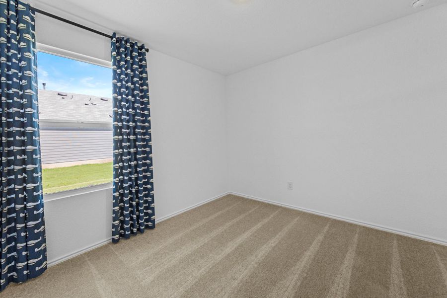 Spacious, unfurnished interior of a new home in Schriber Ranch, Mustang Ridge (Image 35).