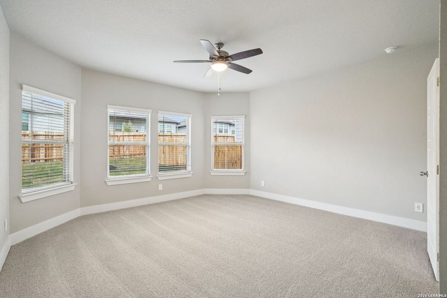 Spacious, unfurnished interior of a new home in Lark Canyon, New Braunfels (Image 33).