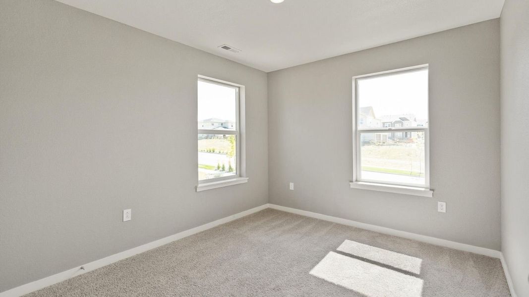 Spacious, unfurnished interior of a new home in Lakeside Canyon, Mead (Image 15).