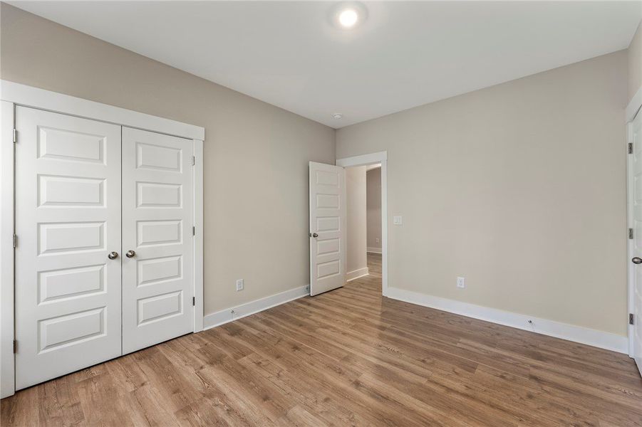 Spacious, unfurnished interior of a new home in Cross Creek Plantation, Seneca (Image 24).