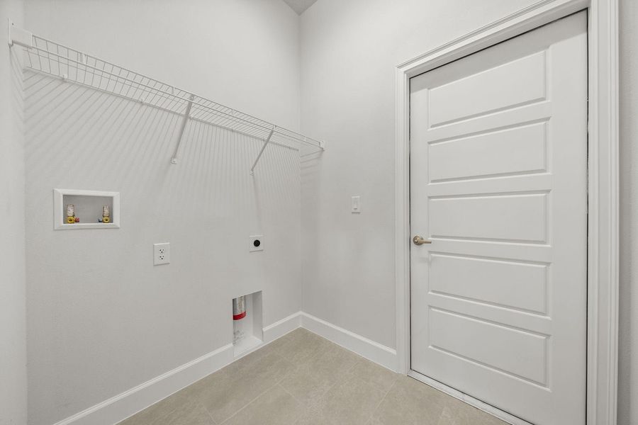 Representative unfurnished interior of a home built from the 1635 by Adams Homes in Winding Oaks, Weeki Wachee (Image 16).