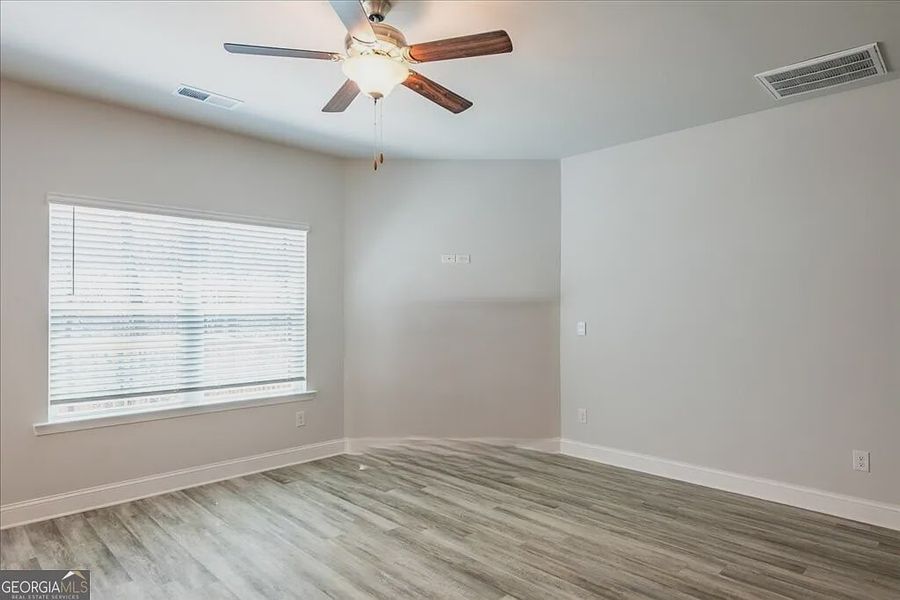 Spacious, unfurnished interior of a new home in Oakview Estates, Macon (Image 19).