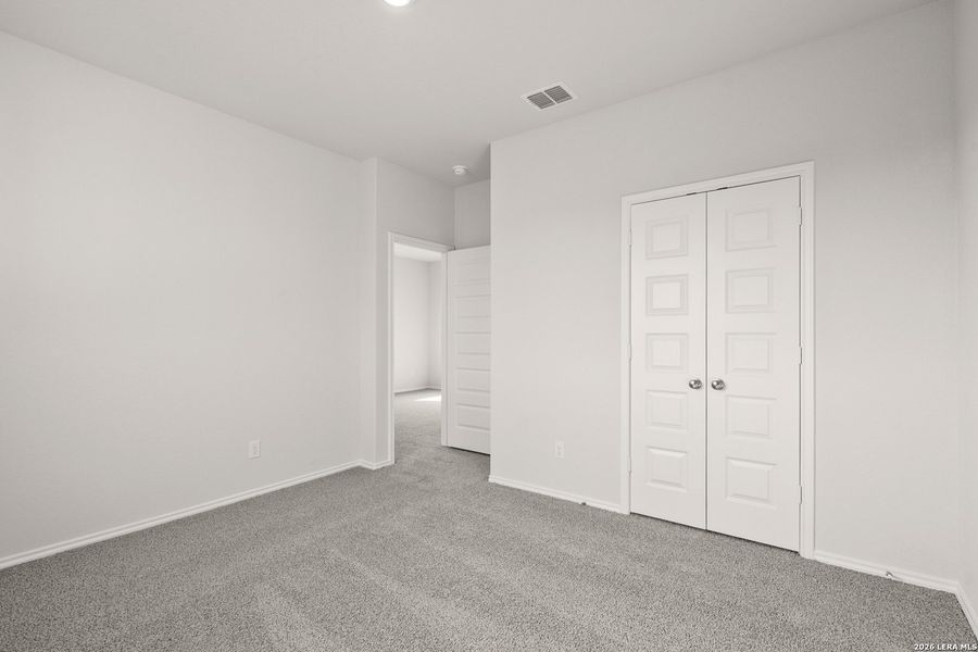 Spacious, unfurnished interior of a new home in Blue Ridge Ranch, San Antonio (Image 15).