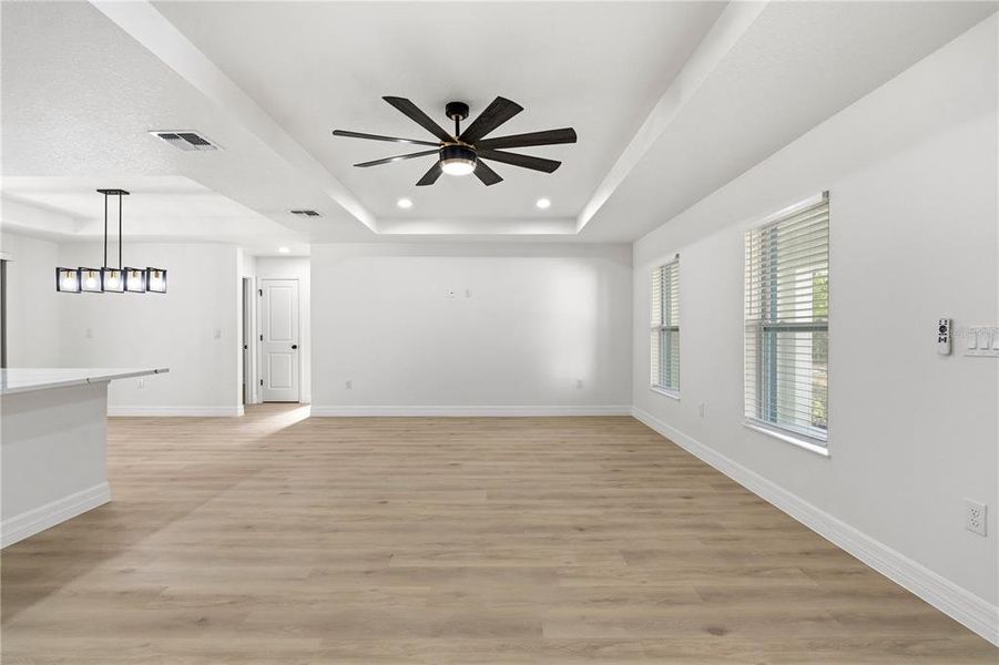 Spacious, unfurnished interior of a new home in , Weeki Wachee (Image 37).