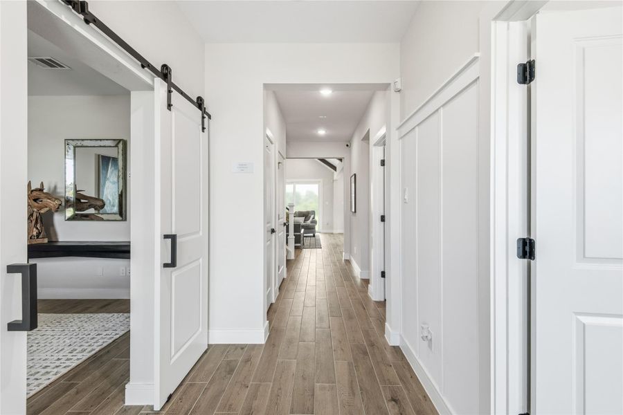 Welcoming foyer (*Photo not of actual home and used for illustration purposes only.)