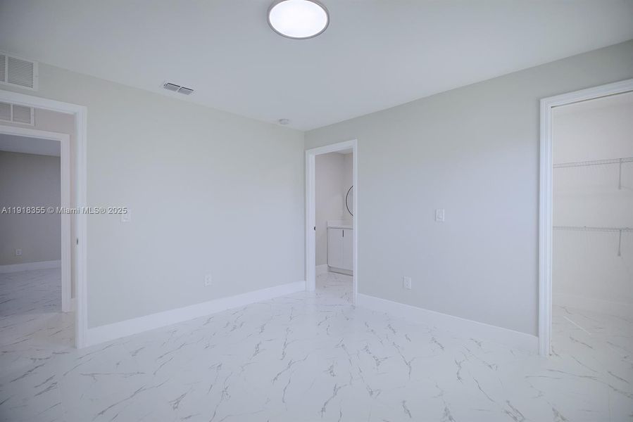 Spacious, unfurnished interior of a new home in , Avon Park (Image 24).