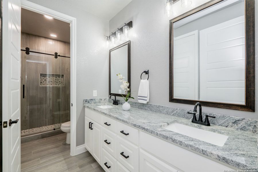 Furnished interior view inside a new home in , La Vernia (Image 17). Furnished interior view inside a new home in , La Vernia (Image 17).