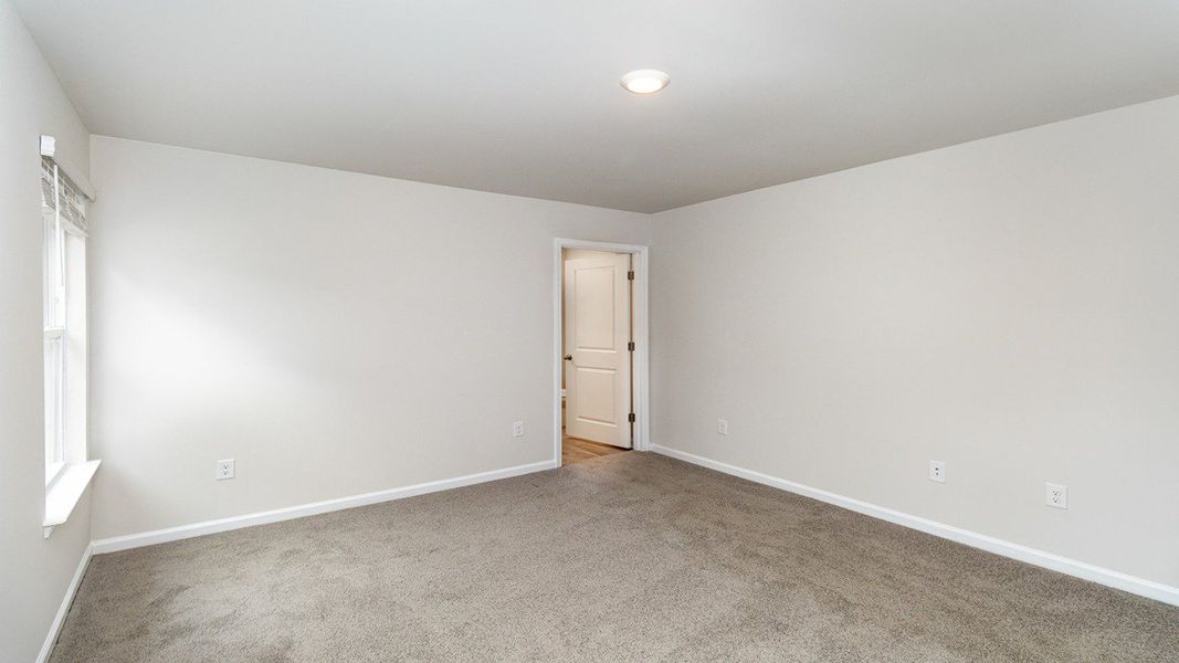 Spacious, unfurnished interior of a new home in Sandpiper Place, Myrtle Beach (Image 8).