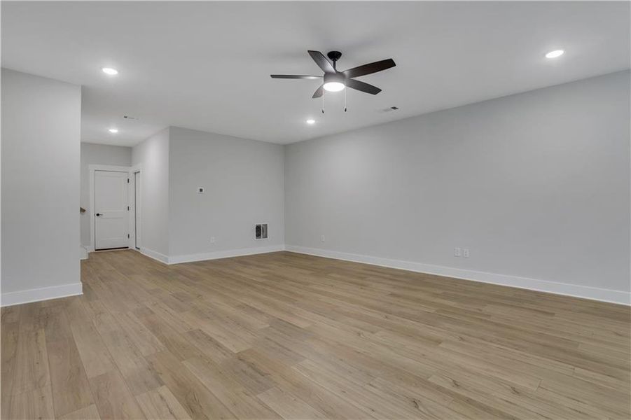 Spacious, unfurnished interior of a new home in Cambridge, Flowery Branch (Image 47). Spacious, unfurnished interior of a new home in Cambridge, Flowery Branch (Image 47).