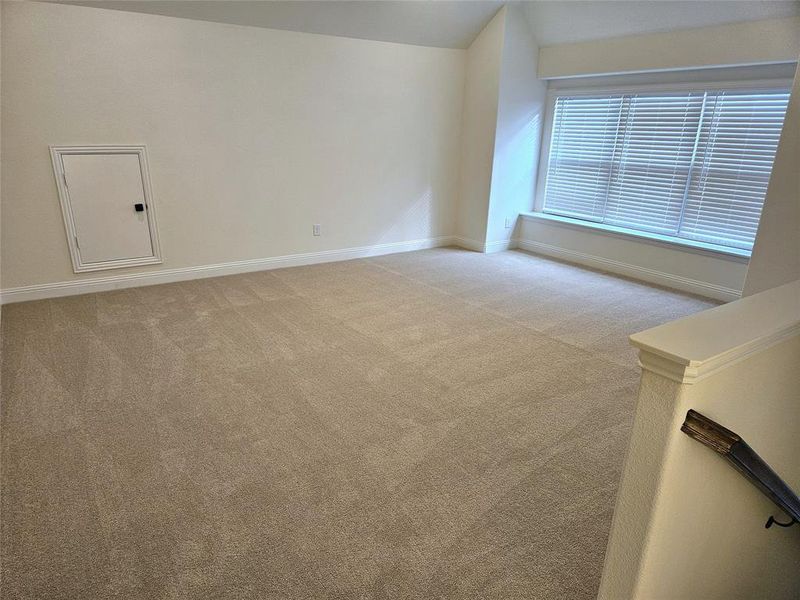 Spacious, unfurnished interior of a new home in Pecan Grove, Whitesboro (Image 12).