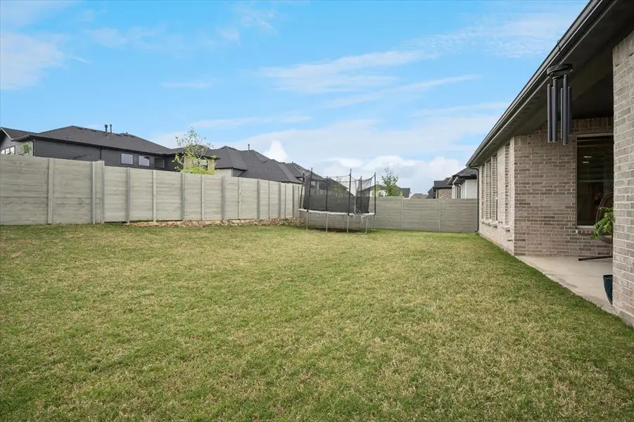Exterior details and patio area of a home in , Northlake (Image 3).
