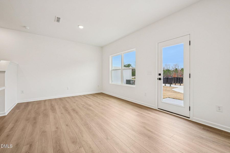 7-web-or-mls-Mirth Ct-S0701-007