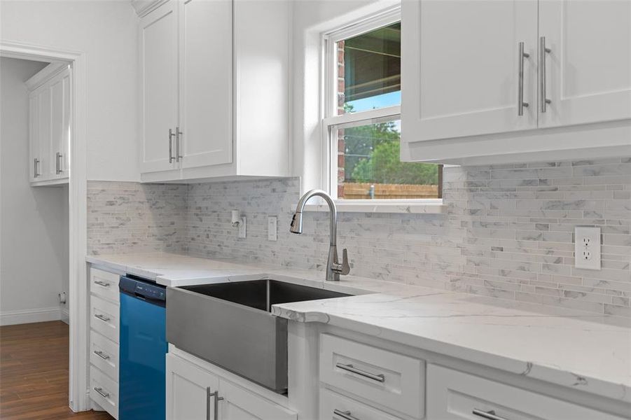 Furnished interior view inside a new home in , Granbury (Image 11).