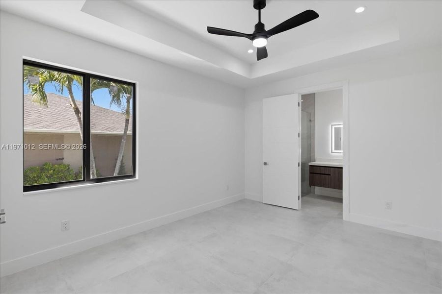 Spacious, unfurnished interior of a new home in , Cape Coral (Image 34).
