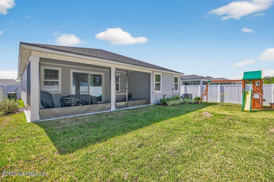 Exterior details and patio area of a home in Sandridge Hills, Green Cove Springs (Image 4).
