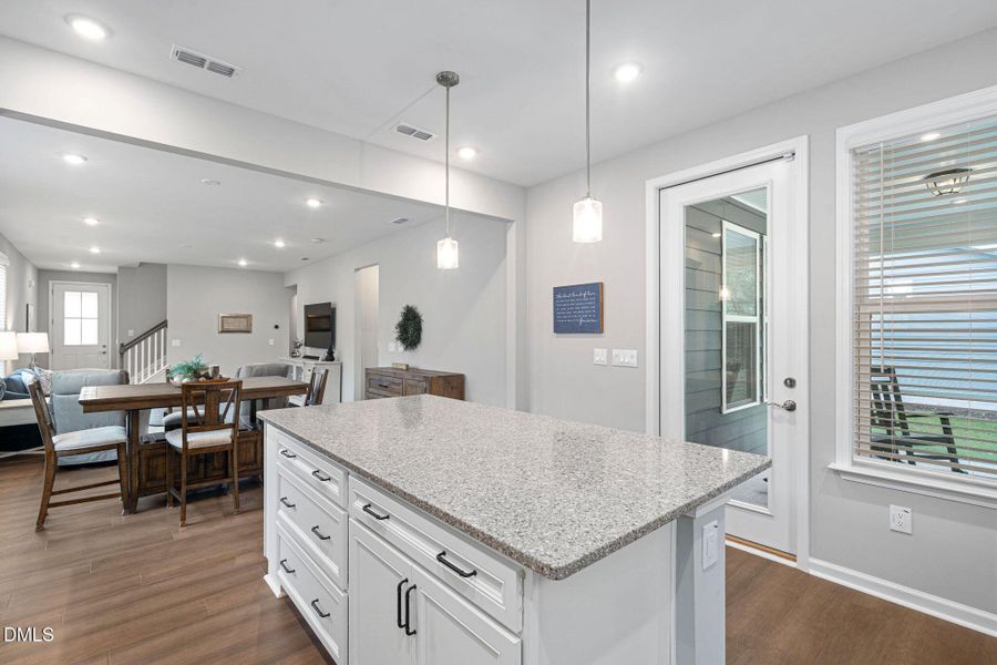 Kitchen/Dining Kitchen/Dining