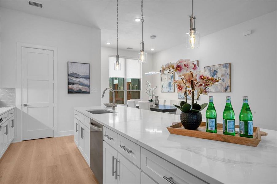 Furnished interior view inside a new home in , Farmers Branch (Image 10).