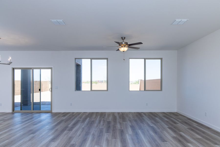 Spacious, unfurnished interior of a new home in Rancho Santa Rosa, Maricopa (Image 18).