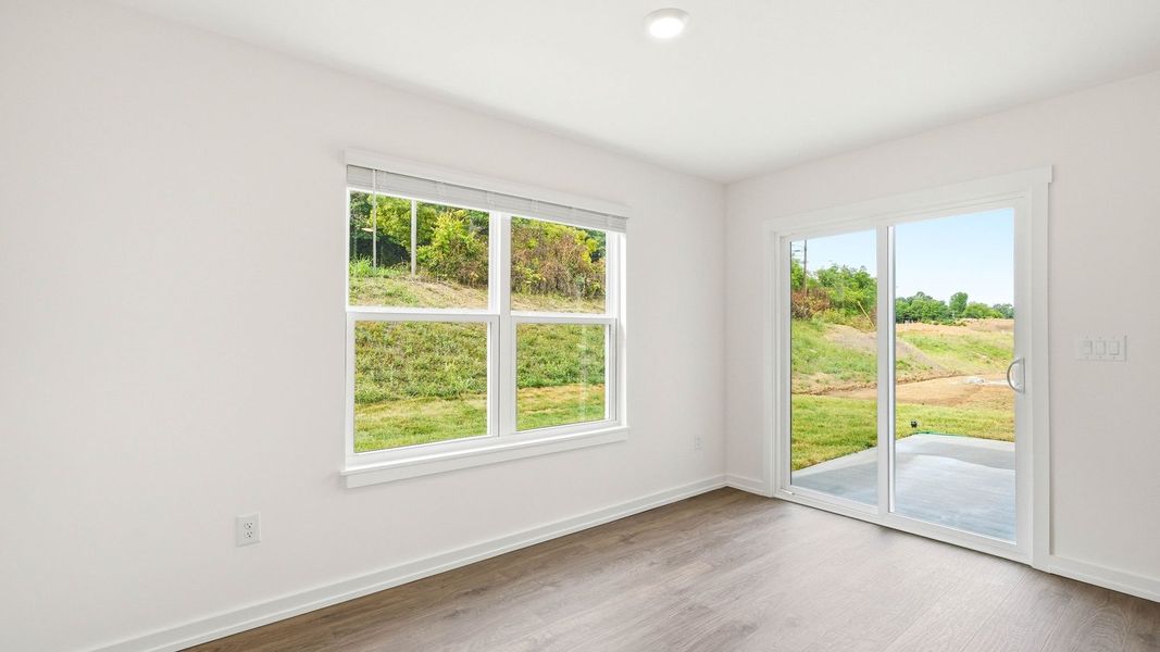 Spacious, unfurnished interior of a new home in Oak Hill, Vonore (Image 16).