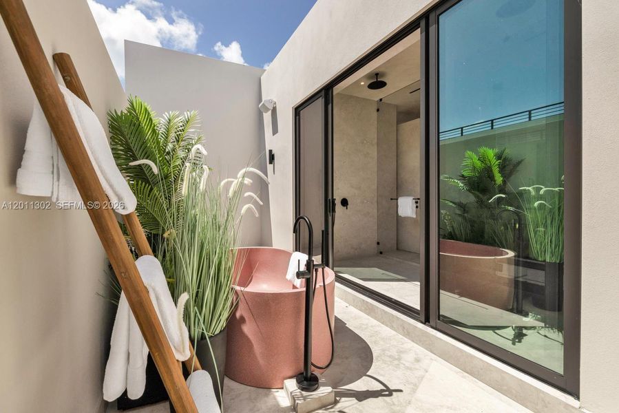 Exterior details and patio area of a home in , North Miami (Image 30).