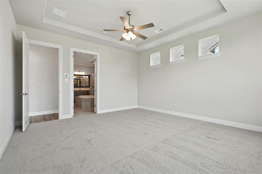Spacious, unfurnished interior of a new home in Ridge Crossing, Waxahachie (Image 23).