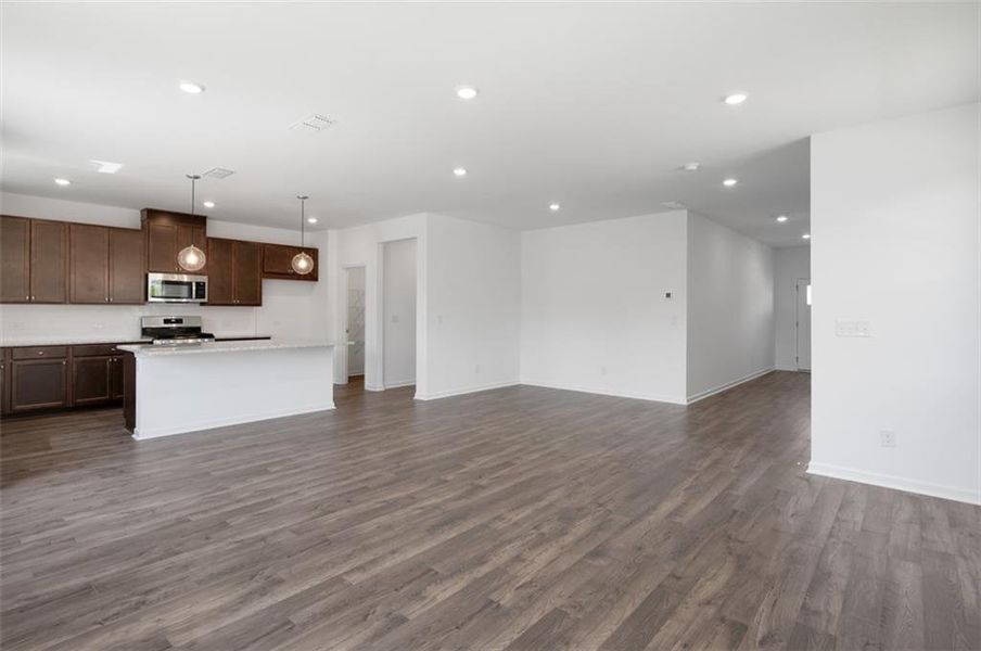 Spacious, unfurnished interior of a new home in Windance Lake, Loganville (Image 17).