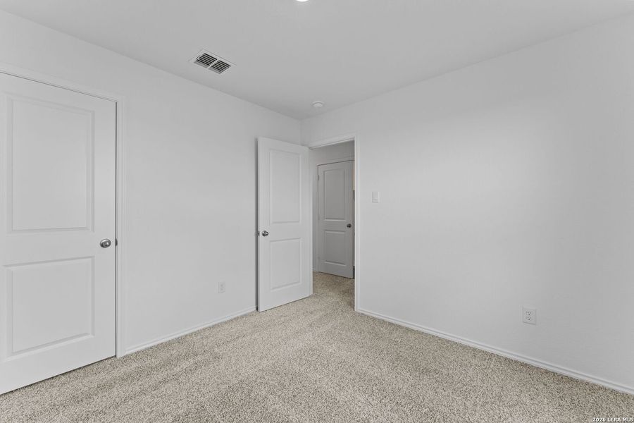 Spacious, unfurnished interior of a new home in Avenida, Converse (Image 18).