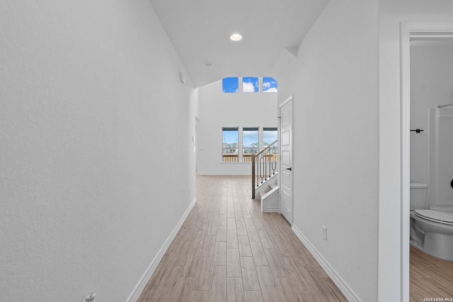 Spacious, unfurnished interior of a new home in Horizon Ridge, San Antonio (Image 19).