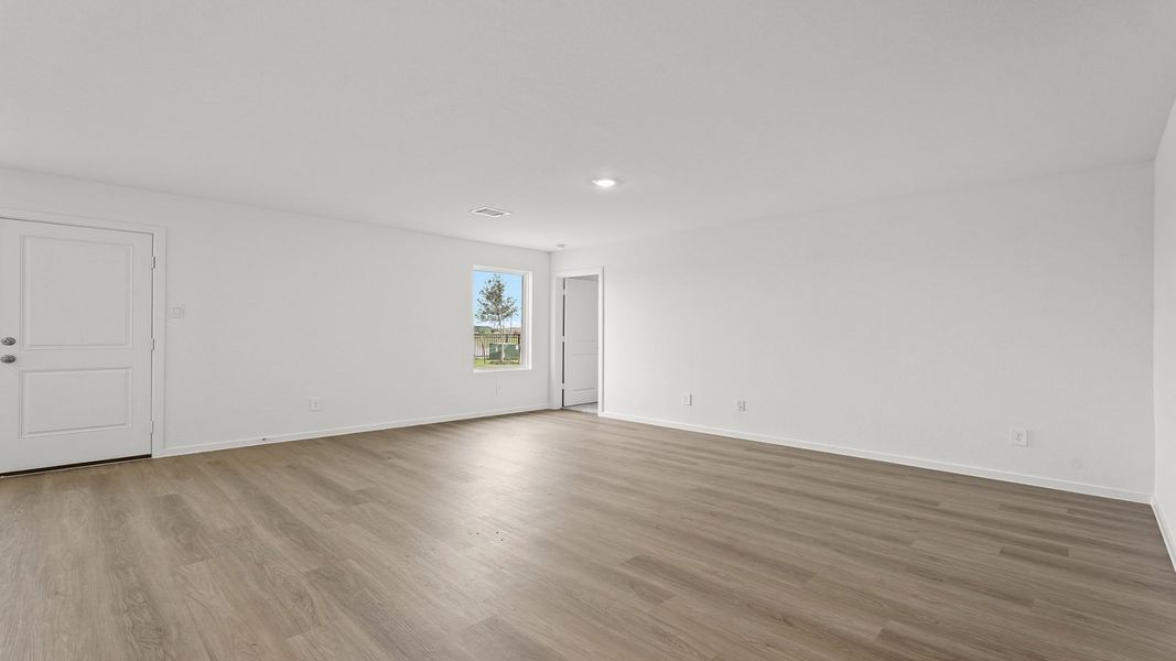 Spacious, unfurnished interior of a new home in Sunterra, Katy (Image 16).